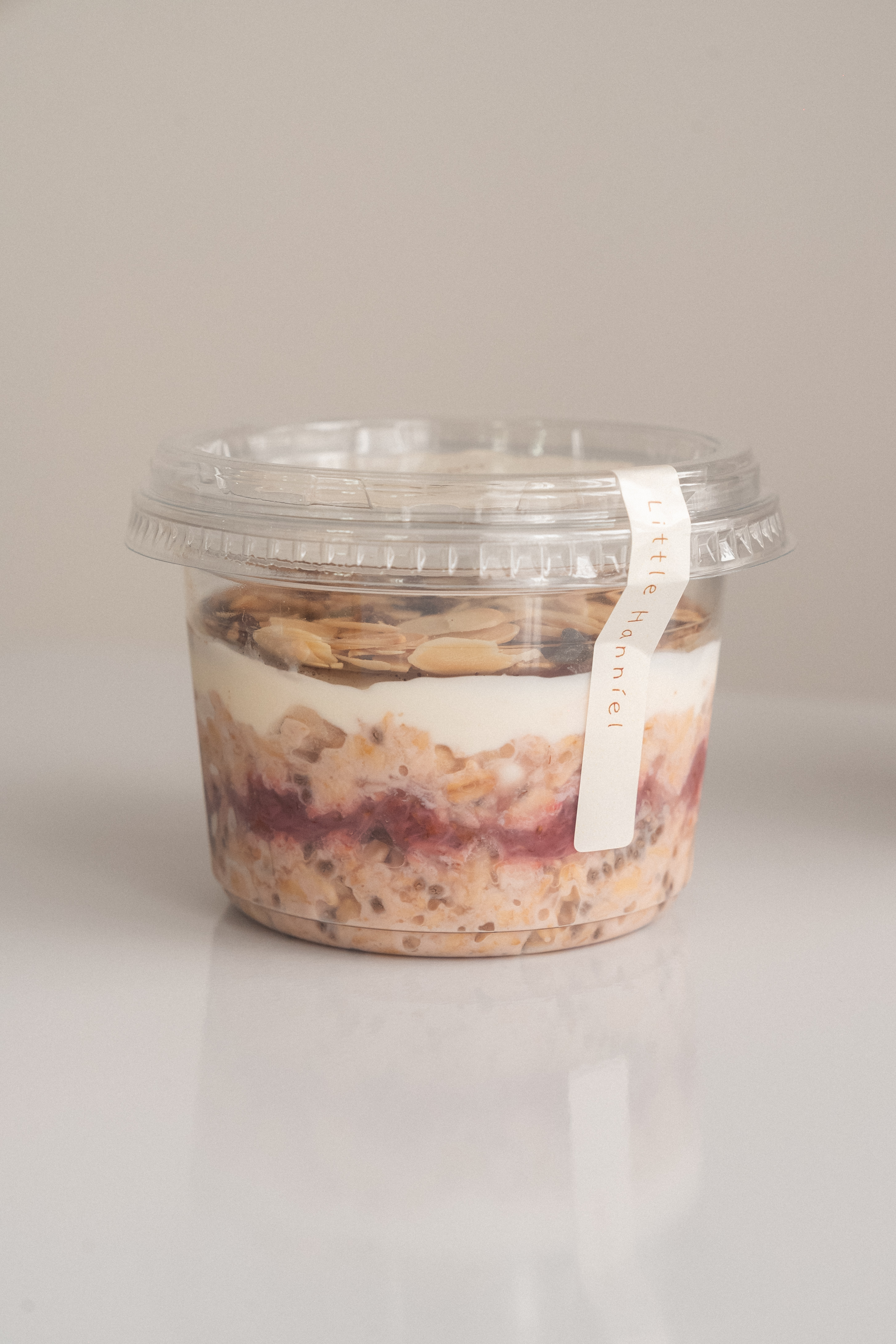 Strawberry overnight oats